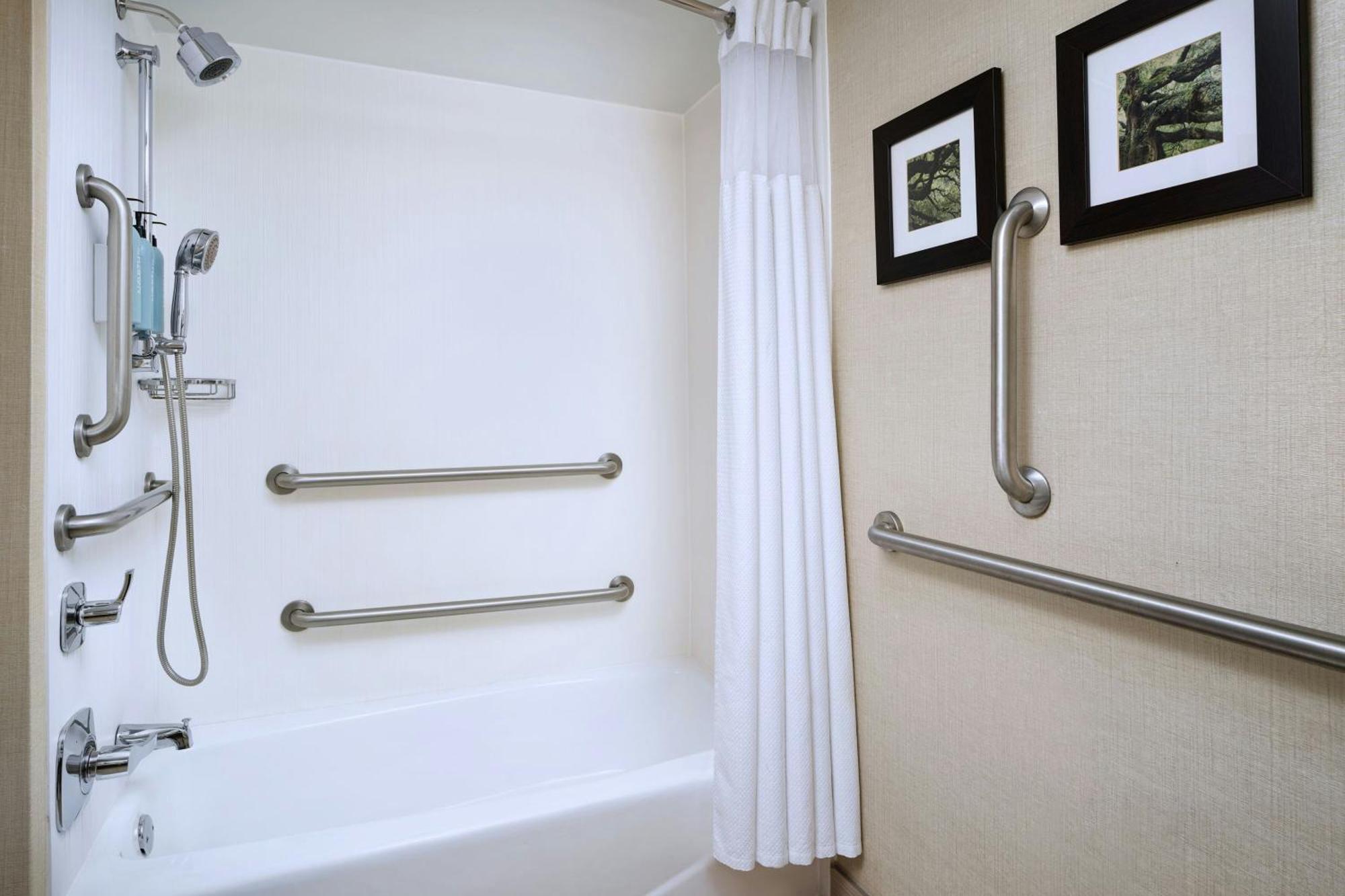 מלון Courtyard By Marriott Charleston Historic District מראה חיצוני תמונה