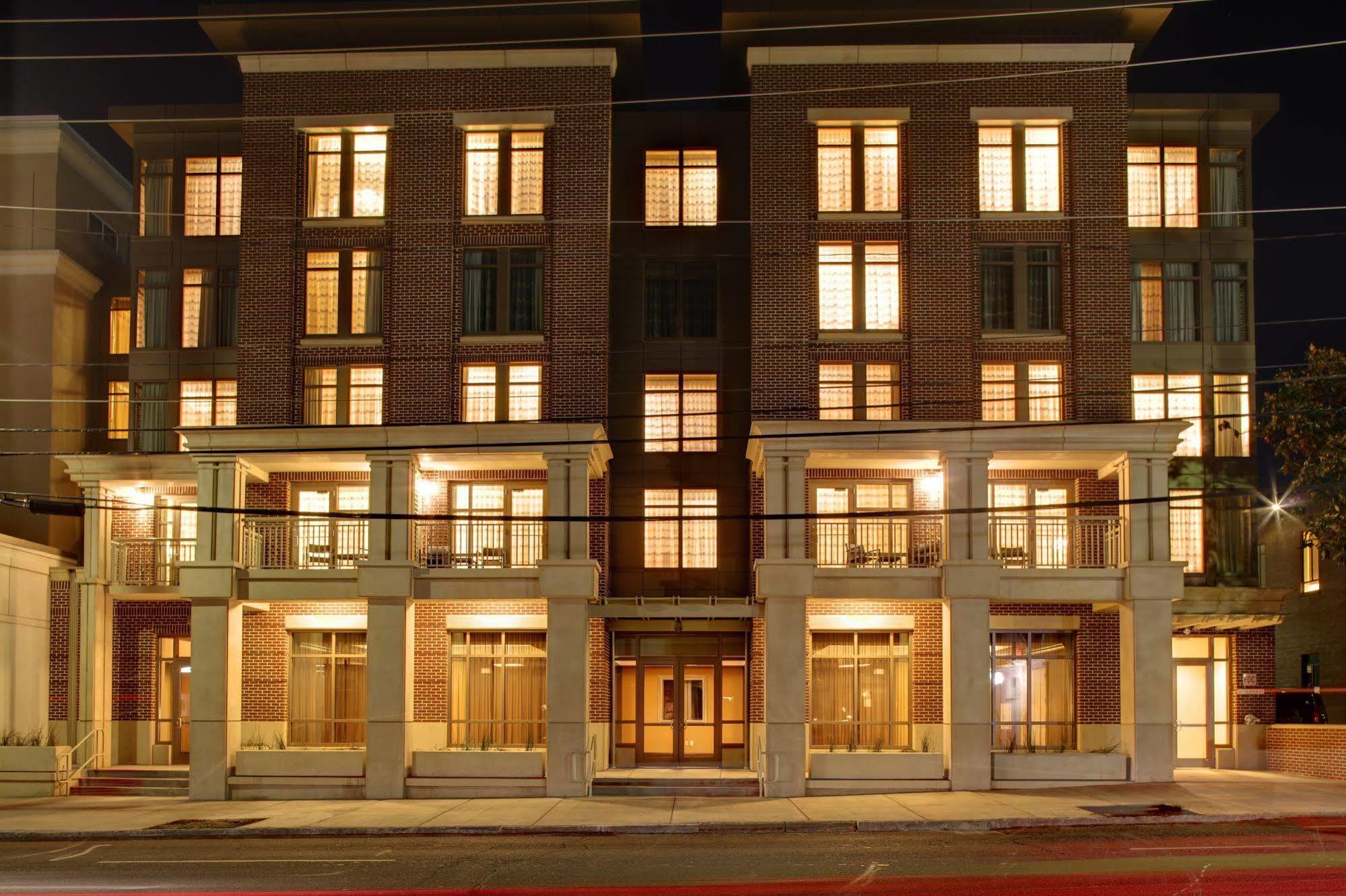 מלון Courtyard By Marriott Charleston Historic District מראה חיצוני תמונה